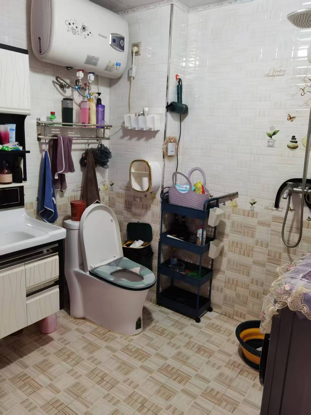 地?zé)岱咳龢? /></a>

        </div>
        <div   id="mpfaowh"   class="clear"></div>
        <div   id="qsinaqs"   class="pswp" tabindex="-1" role="dialog" aria-hidden="true">
                <div   id="yljn50q"   class="pswp__bg"></div>
                <div   id="vyplwep"   class="pswp__scroll-wrap">
                    <div   id="4qoamc7"   class="pswp__container">
                        <div   id="72hbnuf"   class="pswp__item"></div>
                        <div   id="ug5tfex"   class="pswp__item"></div>
                        <div   id="yst7foh"   class="pswp__item"></div>
                    </div>
                    <div   id="to2sxnp"   class="pswp__ui pswp__ui--hidden">
                        <div   id="6qncv25"   class="pswp__top-bar">
                            <div   id="k020ct7"   class="pswp__counter"></div>
                            <button class="pswp__button pswp__button--close" title="Close (Esc)"></button>
                            <button class="pswp__button pswp__button--fs" title="Toggle fullscreen"></button>
                            <button class="pswp__button pswp__button--zoom" title="Zoom in/out"></button>
                            <div   id="lp7nabt"   class="pswp__preloader">
                                <div   id="7bqmynp"   class="pswp__preloader__icn">
                                <div   id="t7sv7v7"   class="pswp__preloader__cut">
                                    <div   id="c7ozuku"   class="pswp__preloader__donut"></div>
                                </div>
                                </div>
                            </div>
                        </div>
                        <div   id="2quadb2"   class="pswp__share-modal pswp__share-modal--hidden pswp__single-tap">
                            <div   id="xriv7zz"   class="pswp__share-tooltip"></div> 
                        </div>
                        <button class="pswp__button pswp__button--arrow--left" title="Previous (arrow left)">
                        </button>
                        <button class="pswp__button pswp__button--arrow--right" title="Next (arrow right)">
                        </button>
                        <div   id="lelp2dm"   class="pswp__caption">
                            <div   id="2hvs7yr"   class="pswp__caption__center"></div>
                        </div>
                    </div>
                    </div>
            </div>
        
      
	   
       
       
       <div   id="rebptr2"   class="xx_con2">
        	<h3><i class="kicon lx"></i>聯(lián)系方式</h3>
            <ul>
            	<li><i class="kicon dz"></i>區(qū)域：達(dá)來(lái)胡碩街</li>
            	<li><i class="kicon lxr"></i>稱(chēng)呼：*</li>
                <li><i class="kicon dht"></i>電話：<b>18247543350</b></li>
                
                <li><i class="kicon wx"></i>微信：18247543350</li>
                
            </ul>
            <div   id="nr7vhgi"   class="ctext">[聯(lián)系我們，請(qǐng)說(shuō)是在“<b>霍林河信息港</b>”上看到的，謝謝！]</div>
        </div>
<div style="clear:both;"></div>
 <div   id="nyv7iys"   class="list_time fl">發(fā)布日期：2025/2/24 13:38:33　過(guò)期日期：2025/3/26 13:38:33</div>
<div style="clear:both;"></div>
<div   id="hykpjib"   class="infoquote" >
<p><span id="eh7k7c8"    class="t">使用信息須知（必讀）</span></p>
<p>①請(qǐng)認(rèn)真閱讀服務(wù)協(xié)議（www.767258.com），使用信息視為已知曉并同意該協(xié)議</p>
<p>②該信息（含圖片）由用戶自行發(fā)布，其真實(shí)性、準(zhǔn)確性和合法性由信息發(fā)布者負(fù)責(zé)</p>
<p>③霍林河信息港僅提供信息交流平臺(tái)，不介入任何交易過(guò)程，不承擔(dān)安全風(fēng)險(xiǎn)和法律責(zé)任</p>
<p><font color="#0000FF">④強(qiáng)烈建議：拒絕預(yù)付費(fèi)用、選擇見(jiàn)面交易、核驗(yàn)證照資質(zhì)、簽訂交易合同</font></p>
<p><font color="#0000FF">⑤特別提示：提高警惕，謹(jǐn)防詐騙</font></p></div>
<div style="clear:both;"></div>
<div   id="2i2nbr5"   class="show_interest" style="padding-bottom:12px;">
      <h1><em class="showconl_tit_t show_interest_s" style="background:#ff6630; margin-top:4px; pading-right:12px;"><a href="/tijiao.asp" target="_blank" style="color:#FFFFFF;">您也可以發(fā)一條信息</a></em><i      class="show_interest_i"></i>我們猜測(cè)您對(duì)以下信息或許感興趣</h1>
<ul>
			
<li id="lkgbyo5"    class="nlist show_interest_li"><a href="/197665.html" class="gayf8" target="_blank"><i class="show_interest_lino">1</i>六十棟西山九里6樓</a></li>
	 
<li id="qkjfazj"    class="nlist show_interest_li"><a href="/197664.html" class="gayf8" target="_blank"><i class="show_interest_lino">2</i>富華苑6拖7樓</a></li>
	 
<li id="5o7dih2"    class="nlist show_interest_li"><a href="/197663.html" class="gayf8" target="_blank"><i class="show_interest_lino">3</i>二中學(xué)區(qū)房出售</a></li>
	 
<li id="0oe72sl"    class="nlist show_interest_li"><a href="/197662.html" class="gayf8" target="_blank"><i class="show_interest_lino">4</i>鏡湖北苑6樓73平</a></li>
	 
<li id="hb7swnh"    class="nlist show_interest_li"><a href="/197661.html" class="gayf8" target="_blank"><i class="show_interest_lino">5</i>一小五中學(xué)區(qū)房出售。</a></li>
	 
<li id="6tpdmww"    class="nlist show_interest_li"><a href="/197660.html" class="gayf8" target="_blank"><i class="show_interest_lino">6</i>高樓層小價(jià)位房源出售</a></li>
	 
<li id="mpzdqxr"    class="nlist show_interest_li"><a href="/197659.html" class="gayf8" target="_blank"><i class="show_interest_lino">7</i>一小一中學(xué)區(qū)房出售。</a></li>
	 
<li id="pspdo7i"    class="nlist show_interest_li"><a href="/197658.html" class="gayf8" target="_blank"><i class="show_interest_lino">8</i>市中心黃樓出售。</a></li>
	 
<li id="wahcweg"    class="nlist show_interest_li"><a href="/197657.html" class="gayf8" target="_blank"><i class="show_interest_lino">9</i>一小五中學(xué)區(qū)房出售。</a></li>
	 
<li id="eyfswex"    class="nlist show_interest_li"><a href="/197656.html" class="gayf8" target="_blank"><i class="show_interest_lino">10</i>弘武家園5樓加車(chē)庫(kù)</a></li>
	 					
         </ul>
            </div>
<div style="clear:both;"></div>
    </div>
    <div   id="xbhu2ja"   class="list_r fl">
	<div   id="dgeimc7"   class="list_r_title">置頂推廣信息</div>
    <ul style="margin:0px; padding:5px;">

<li id="fjxl2r7"    class="liNews"><b  class="rc1" >1</b><a href="/190838.html" target="_blank" title="社區(qū)招聘護(hù)士">社區(qū)招聘護(hù)士<span>2025/3/30</span></a></li>

<li id="dxfin7y"    class="liNews"><b  class="rc2" >2</b><a href="/194640.html" target="_blank" title="招聘">招聘<span>2025/4/1</span></a></li>

<li id="28htynv"    class="liNews"><b  class="rc3" >3</b><a href="/197665.html" target="_blank" title="六十棟西山九里6樓">六十棟西山九里6樓<span>2025/4/5</span></a></li>

<li id="dyesdcm"    class="liNews"><b >4</b><a href="/197664.html" target="_blank" title="富華苑6拖7樓">富華苑6拖7樓<span>2025/4/5</span></a></li>

<li id="rkq27n0"    class="liNews"><b >5</b><a href="/197663.html" target="_blank" title="二中學(xué)區(qū)房出售">二中學(xué)區(qū)房出售<span>2025/4/4</span></a></li>

<li id="2igcmte"    class="liNews"><b >6</b><a href="/197662.html" target="_blank" title="鏡湖北苑6樓73平">鏡湖北苑6樓73平<span>2025/4/4</span></a></li>

<li id="fq2fs7v"    class="liNews"><b >7</b><a href="/197661.html" target="_blank" title="一小五中學(xué)區(qū)房出售。">一小五中學(xué)區(qū)房出售。<span>2025/4/4</span></a></li>

<li id="zsiwagr"    class="liNews"><b >8</b><a href="/197660.html" target="_blank" title="高樓層小價(jià)位房源出售">高樓層小價(jià)位房源出售<span>2025/4/4</span></a></li>

<li id="jncilkd"    class="liNews"><b >9</b><a href="/197659.html" target="_blank" title="一小一中學(xué)區(qū)房出售。">一小一中學(xué)區(qū)房出售。<span>2025/4/4</span></a></li>

<li id="epxtfmg"    class="liNews"><b >10</b><a href="/197658.html" target="_blank" title="市中心黃樓出售。">市中心黃樓出售。<span>2025/4/4</span></a></li>

<li id="xk7iewg"    class="liNews"><b >11</b><a href="/197657.html" target="_blank" title="一小五中學(xué)區(qū)房出售。">一小五中學(xué)區(qū)房出售。<span>2025/4/4</span></a></li>

<li id="2qgtuen"    class="liNews"><b >12</b><a href="/197656.html" target="_blank" title="弘武家園5樓加車(chē)庫(kù)">弘武家園5樓加車(chē)庫(kù)<span>2025/4/4</span></a></li>

<li id="pcaw7sc"    class="liNews"><b >13</b><a href="/197655.html" target="_blank" title="水岸名都11樓，全新">水岸名都11樓，全新<span>2025/4/4</span></a></li>

<li id="oyxcff7"    class="liNews"><b >14</b><a href="/197654.html" target="_blank" title="濱河路商業(yè)房出租">濱河路商業(yè)房出租<span>2025/4/4</span></a></li>

<li id="alzmpfg"    class="liNews"><b >15</b><a href="/197653.html" target="_blank" title="建業(yè)小區(qū)公寓出租">建業(yè)小區(qū)公寓出租<span>2025/4/4</span></a></li>

<li id="wrftwuw"    class="liNews"><b >16</b><a href="/197652.html" target="_blank" title="富華苑小區(qū)六托七出售">富華苑小區(qū)六托七出售<span>2025/4/4</span></a></li>

<li id="cyob227"    class="liNews"><b >17</b><a href="/197651.html" target="_blank" title="一小五中學(xué)區(qū)房出售。">一小五中學(xué)區(qū)房出售。<span>2025/4/4</span></a></li>

<li id="qjjwzfq"    class="liNews"><b >18</b><a href="/197650.html" target="_blank" title="興發(fā)小區(qū)3樓出售">興發(fā)小區(qū)3樓出售<span>2025/4/4</span></a></li>

<li id="ezgkuwf"    class="liNews"><b >19</b><a href="/197649.html" target="_blank" title="水岸名都3樓三室">水岸名都3樓三室<span>2025/4/4</span></a></li>

<li id="w2n7p3i"    class="liNews"><b >20</b><a href="/197648.html" target="_blank" title="新新家園4樓出售">新新家園4樓出售<span>2025/4/4</span></a></li>

</ul>
    </div>
	<div style="clear:both; float:none; width:100%; height:5px; overflow:hidden;"></div>
	
  </div>
</div>

<div   class="na2pw2i"   id="web_bottom">
  <div   id="smlhtal"   class="adv fl">
  <div   id="e7xa7gr"   class="adv fl">
  </div>
  
  <div   id="gjimgpi"   class="link fl">
      按區(qū)域查看：<a href="/area1/">珠斯花街</a>  <a href="/area2/">莫斯臺(tái)街</a>  <a href="/area3/">沙爾呼熱街</a>  <a href="/area4/">寶日呼吉爾街</a>  <a href="/area5/">達(dá)來(lái)胡碩街</a>  <a href="/area6/">周邊地區(qū)</a>    合作伙伴：<a target="_blank" >伊春信息網(wǎng)</a>  <a target="_blank" >丹東供求信息</a>  <a target="_blank" >通遼信息港</a>  <a target="_blank" >七臺(tái)河信息網(wǎng)</a>  <br />
  </div>
  <div   id="gk2327o"   class="sitenav fl">
    <a href="/aboutus.asp">關(guān)于我們</a>  |  <a href="/help.asp">本站說(shuō)明</a>  |  <a href="/contact.asp">聯(lián)系方式</a>  |  <a href="/chaxun.asp" onclick="return newpage(this.href);">數(shù)據(jù)查詢(xún)</a>  |  <a href="javascript:window.external.AddFavorite(