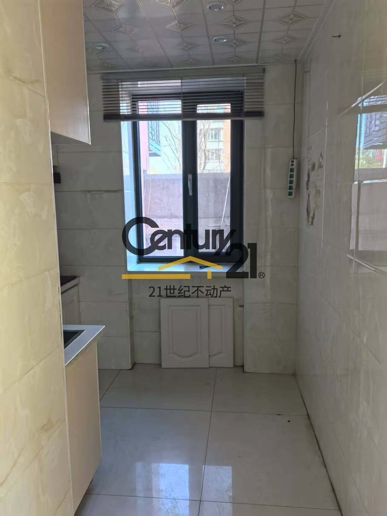 點樓一樓地?zé)岫几耐炅? border="0" /></a>
			</div>
			<div   id="g5fo08m"   class="pagination"></div>
        </div>
        <div   id="nkbuuri"   class="clear"></div>
        <div   id="ia12db6"   class="pswp" tabindex="-1" role="dialog" aria-hidden="true">
			<div   id="67ywyyp"   class="pswp__bg"></div>
			<div   id="2x4ty6e"   class="pswp__scroll-wrap">
				<div   id="3ppoz6a"   class="pswp__container">
					<div   id="e7dfmn1"   class="pswp__item"></div>
					<div   id="wymnydg"   class="pswp__item"></div>
					<div   id="qr7jsni"   class="pswp__item"></div>
				</div>
				<div   id="zarsdvy"   class="pswp__ui pswp__ui--hidden">
					<div   id="k2cgm7z"   class="pswp__top-bar">
						<div   id="oyxgmrl"   class="pswp__counter"></div>
						<button class="pswp__button pswp__button--close" title="Close (Esc)"></button>
						<button class="pswp__button pswp__button--fs" title="Toggle fullscreen"></button>
						<button class="pswp__button pswp__button--zoom" title="Zoom in/out"></button>
						<div   id="6vevokn"   class="pswp__preloader">
							<div   id="nx1ozn6"   class="pswp__preloader__icn">
							<div   id="h6gt2x7"   class="pswp__preloader__cut">
								<div   id="79y2of6"   class="pswp__preloader__donut"></div>
							</div>
							</div>
						</div>
					</div>
					<div   id="bglmbq7"   class="pswp__share-modal pswp__share-modal--hidden pswp__single-tap">
						<div   id="kttyjgs"   class="pswp__share-tooltip"></div> 
					</div>
					<button class="pswp__button pswp__button--arrow--left" title="Previous (arrow left)">
					</button>
					<button class="pswp__button pswp__button--arrow--right" title="Next (arrow right)">
					</button>
					<div   id="2ug1wnq"   class="pswp__caption">
						<div   id="npxxe6r"   class="pswp__caption__center"></div>
					</div>
				</div>
				</div>
		</div>
	
	
	<div   id="cqzigl2"   class="xx_con1">
		
	
        	<h2>點樓一樓地?zé)岫几耐炅?/h2>
            <div   id="pb6s67a"   class="lable"><span id="o1kisyo"    class="lab_l">信息編號：188660</span><span  class="lab_r"><i class="kicon sjj"></i>2025/3/23 7:15:09</span>
            <div   id="fhhzftv"   class="clear"></div>
            </div>
            <div   id="nxkmjfa"   class="con1_text">
            	點樓一樓地?zé)岫几耐炅?6平一中學(xué)區(qū)31萬，13948149799
            </div>
			
        </div>
        <div   id="oughjcm"   class="xx_con2">
        	<h3><i class="kicon lx"></i>聯(lián)系方式</h3>
            <ul>
            	<li><i class="kicon dz"></i>區(qū)域：周邊地區(qū)</li>
            	<li><i class="kicon lxr"></i>稱呼：.</li>
                <li><i class="kicon dht"></i>電話：<b>13948149799</b></li>
                
            </ul>
            <div   id="scydsx1"   class="ctext">[聯(lián)系我們，請說是在“<b>霍林河信息港</b>”上看到的，謝謝！]</div>
        </div>
 	
<div style="clear:both;"></div>
<div   id="d7dmspf"   class="show_interest" style="padding-bottom:5px;">
      <h1>我們猜測您對以下信息或許感興趣</h1>
<ul>
			
    <li id="1mzay6g"    class="nlist show_interest_li"><a href="/m/199680.html" class="gayf8" target="_blank"><i class="show_interest_lino">1</i>五中房源出售。</a></li>
     
    <li id="da6w2um"    class="nlist show_interest_li"><a href="/m/199679.html" class="gayf8" target="_blank"><i class="show_interest_lino">2</i>電梯樓出售。</a></li>
     
    <li id="7aqixu1"    class="nlist show_interest_li"><a href="/m/199678.html" class="gayf8" target="_blank"><i class="show_interest_lino">3</i>水木康橋二期出售</a></li>
     
    <li id="umvmot1"    class="nlist show_interest_li"><a href="/m/199677.html" class="gayf8" target="_blank"><i class="show_interest_lino">4</i>雙興綜合出售</a></li>
     
    <li id="oh2kroz"    class="nlist show_interest_li"><a href="/m/199676.html" class="gayf8" target="_blank"><i class="show_interest_lino">5</i>新城壹號出售</a></li>
     
    <li id="schqxcg"    class="nlist show_interest_li"><a href="/m/199675.html" class="gayf8" target="_blank"><i class="show_interest_lino">6</i>鏡湖北苑低價出售</a></li>
     
    <li id="fpfxzr2"    class="nlist show_interest_li"><a href="/m/199674.html" class="gayf8" target="_blank"><i class="show_interest_lino">7</i>華龍新城出售</a></li>
     
    <li id="gppzxuv"    class="nlist show_interest_li"><a href="/m/199673.html" class="gayf8" target="_blank"><i class="show_interest_lino">8</i>店長推薦電梯樓出售房</a></li>
     
    <li id="ackscqp"    class="nlist show_interest_li"><a href="/m/199671.html" class="gayf8" target="_blank"><i class="show_interest_lino">9</i>低s付華典貢苑6樓</a></li>
     
    <li id="t6cgis8"    class="nlist show_interest_li"><a href="/m/199670.html" class="gayf8" target="_blank"><i class="show_interest_lino">10</i>怡景花園2樓，85平</a></li>
     					
         </ul>
  </div>
<div style="clear:both;"></div>
	<div   id="o1ay11z"   class="infoquote" >
<p><span id="3upzkgn"    class="t">使用信息須知（必讀）</span></p>
<p>①請認(rèn)真閱讀服務(wù)協(xié)議（www.767258.com），使用信息視為已知曉并同意該協(xié)議</p>
<p>②該信息（含圖片）由用戶自行發(fā)布，其真實性、準(zhǔn)確性和合法性由信息發(fā)布者負(fù)責(zé)</p>
<p>③霍林河信息港僅提供信息交流平臺，不介入任何交易過程，不承擔(dān)安全風(fēng)險和法律責(zé)任</p>
<p><font color="#0000FF">④強烈建議：拒絕預(yù)付費用、選擇見面交易、核驗證照資質(zhì)、簽訂交易合同</font></p>
<p><font color="#0000FF">⑤特別提示：提高警惕，謹(jǐn)防詐騙</font></p></div>
<div style="clear:both;"></div>
</div>
<div   id="2oeoyzq"   class="foot">
	<ul>
		<li><a href="/m/aboutus.html">關(guān)于我們</a></li>
		<li><a href="/m/help.html">本站說明</a></li>
		<li><a href="/m/contact.html">聯(lián)系方式</a></li>
	</ul>
	<div   id="sltl6wv"   class="clear"></div>
</div>
<div   id="71kxnal"   class="xxdh" id="dh">
	<ul>
		<li id="a6veot2"    class="dh1" onClick="location.href=