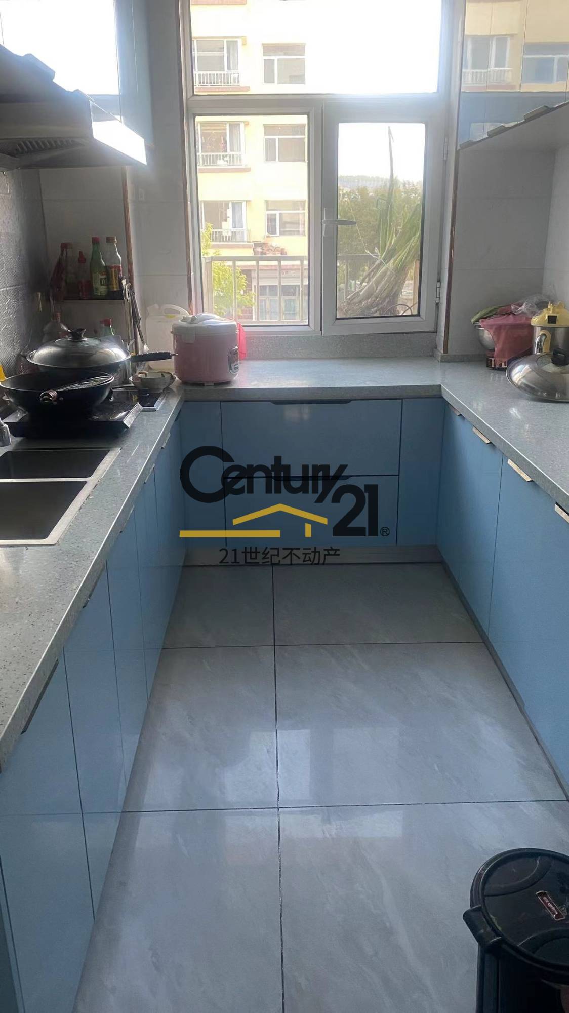 華龍新城2樓五期地?zé)? /></a>

        </div>
        <div   id="hs2mzpz"   class="clear"></div>
        <div   id="nh7ntkj"   class="pswp" tabindex="-1" role="dialog" aria-hidden="true">
                <div   id="wrzkoo0"   class="pswp__bg"></div>
                <div   id="lxxkppr"   class="pswp__scroll-wrap">
                    <div   id="zlzuqhb"   class="pswp__container">
                        <div   id="sfkot74"   class="pswp__item"></div>
                        <div   id="hsi2q7d"   class="pswp__item"></div>
                        <div   id="fjqtfmw"   class="pswp__item"></div>
                    </div>
                    <div   id="vxo78pi"   class="pswp__ui pswp__ui--hidden">
                        <div   id="j2cybai"   class="pswp__top-bar">
                            <div   id="qdalpyg"   class="pswp__counter"></div>
                            <button class="pswp__button pswp__button--close" title="Close (Esc)"></button>
                            <button class="pswp__button pswp__button--fs" title="Toggle fullscreen"></button>
                            <button class="pswp__button pswp__button--zoom" title="Zoom in/out"></button>
                            <div   id="kndxd21"   class="pswp__preloader">
                                <div   id="fzyjxfn"   class="pswp__preloader__icn">
                                <div   id="osy6qhg"   class="pswp__preloader__cut">
                                    <div   id="kwmyblb"   class="pswp__preloader__donut"></div>
                                </div>
                                </div>
                            </div>
                        </div>
                        <div   id="keuo2o7"   class="pswp__share-modal pswp__share-modal--hidden pswp__single-tap">
                            <div   id="egwiuj7"   class="pswp__share-tooltip"></div> 
                        </div>
                        <button class="pswp__button pswp__button--arrow--left" title="Previous (arrow left)">
                        </button>
                        <button class="pswp__button pswp__button--arrow--right" title="Next (arrow right)">
                        </button>
                        <div   id="prptodx"   class="pswp__caption">
                            <div   id="oszlovp"   class="pswp__caption__center"></div>
                        </div>
                    </div>
                    </div>
            </div>
        
      
	   
       
       
       <div   id="gsyd2it"   class="xx_con2">
        	<h3><i class="kicon lx"></i>聯(lián)系方式</h3>
            <ul>
            	<li><i class="kicon dz"></i>區(qū)域：周邊地區(qū)</li>
            	<li><i class="kicon lxr"></i>稱呼：.</li>
                <li><i class="kicon dht"></i>電話：<b>13948149799</b></li>
                
            </ul>
            <div   id="7mtfi7h"   class="ctext">[聯(lián)系我們，請說是在“<b>霍林河信息港</b>”上看到的，謝謝！]</div>
        </div>
<div style="clear:both;"></div>
 <div   id="jec2lck"   class="list_time fl">發(fā)布日期：2024/9/12 14:11:59　過期日期：2025/9/12 14:11:59</div>
<div style="clear:both;"></div>
<div   id="dzvrvcc"   class="infoquote" >
<p><span id="fiytnv0"    class="t">使用信息須知（必讀）</span></p>
<p>①請認(rèn)真閱讀服務(wù)協(xié)議（www.767258.com），使用信息視為已知曉并同意該協(xié)議</p>
<p>②該信息（含圖片）由用戶自行發(fā)布，其真實(shí)性、準(zhǔn)確性和合法性由信息發(fā)布者負(fù)責(zé)</p>
<p>③霍林河信息港僅提供信息交流平臺，不介入任何交易過程，不承擔(dān)安全風(fēng)險(xiǎn)和法律責(zé)任</p>
<p><font color="#0000FF">④強(qiáng)烈建議：拒絕預(yù)付費(fèi)用、選擇見面交易、核驗(yàn)證照資質(zhì)、簽訂交易合同</font></p>
<p><font color="#0000FF">⑤特別提示：提高警惕，謹(jǐn)防詐騙</font></p></div>
<div style="clear:both;"></div>
<div   id="2g7k3rk"   class="show_interest" style="padding-bottom:12px;">
      <h1><em class="showconl_tit_t show_interest_s" style="background:#ff6630; margin-top:4px; pading-right:12px;"><a href="/tijiao.asp" target="_blank" style="color:#FFFFFF;">您也可以發(fā)一條信息</a></em><i      class="show_interest_i"></i>我們猜測您對以下信息或許感興趣</h1>
<ul>
			
<li id="snb2p5n"    class="nlist show_interest_li"><a href="/197707.html" class="gayf8" target="_blank"><i class="show_interest_lino">1</i>草原明珠一期</a></li>
	 
<li id="ytqmfp7"    class="nlist show_interest_li"><a href="/197704.html" class="gayf8" target="_blank"><i class="show_interest_lino">2</i>金三角5樓出售</a></li>
	 
<li id="rdiviq9"    class="nlist show_interest_li"><a href="/197703.html" class="gayf8" target="_blank"><i class="show_interest_lino">3</i>今日推薦</a></li>
	 
<li id="viejnlw"    class="nlist show_interest_li"><a href="/197701.html" class="gayf8" target="_blank"><i class="show_interest_lino">4</i>今日推薦</a></li>
	 
<li id="xt2gc7v"    class="nlist show_interest_li"><a href="/197699.html" class="gayf8" target="_blank"><i class="show_interest_lino">5</i>今日推薦</a></li>
	 
<li id="pt7ykbd"    class="nlist show_interest_li"><a href="/197698.html" class="gayf8" target="_blank"><i class="show_interest_lino">6</i>御水明珠有房出售</a></li>
	 
<li id="yl3remp"    class="nlist show_interest_li"><a href="/197697.html" class="gayf8" target="_blank"><i class="show_interest_lino">7</i>今日推薦</a></li>
	 
<li id="lonsvvx"    class="nlist show_interest_li"><a href="/197696.html" class="gayf8" target="_blank"><i class="show_interest_lino">8</i>出租</a></li>
	 
<li id="73tw3k2"    class="nlist show_interest_li"><a href="/197694.html" class="gayf8" target="_blank"><i class="show_interest_lino">9</i>新新家園4樓</a></li>
	 
<li id="hj2ptbt"    class="nlist show_interest_li"><a href="/197693.html" class="gayf8" target="_blank"><i class="show_interest_lino">10</i>小平米電梯樓出售</a></li>
	 					
         </ul>
            </div>
<div style="clear:both;"></div>
    </div>
    <div   id="jwuzdst"   class="list_r fl">
	<div   id="o8ozlt5"   class="list_r_title">置頂推廣信息</div>
    <ul style="margin:0px; padding:5px;">

<li id="lpepbzk"    class="liNews"><b  class="rc1" >1</b><a href="/190838.html" target="_blank" title="社區(qū)招聘護(hù)士">社區(qū)招聘護(hù)士<span>2025/3/30</span></a></li>

<li id="2kjl2hy"    class="liNews"><b  class="rc2" >2</b><a href="/194640.html" target="_blank" title="招聘">招聘<span>2025/4/1</span></a></li>

<li id="eyohm7p"    class="liNews"><b  class="rc3" >3</b><a href="/197707.html" target="_blank" title="草原明珠一期">草原明珠一期<span>2025/4/5</span></a></li>

<li id="cp7wsju"    class="liNews"><b >4</b><a href="/197706.html" target="_blank" title="錦成招生咨詢中心主營">錦成招生咨詢中心主營<span>2025/4/5</span></a></li>

<li id="ymsnhg7"    class="liNews"><b >5</b><a href="/197705.html" target="_blank" title="錦成招生咨詢中心主營">錦成招生咨詢中心主營<span>2025/4/5</span></a></li>

<li id="gihtfmw"    class="liNews"><b >6</b><a href="/197704.html" target="_blank" title="金三角5樓出售">金三角5樓出售<span>2025/4/5</span></a></li>

<li id="gaqsvdo"    class="liNews"><b >7</b><a href="/197703.html" target="_blank" title="今日推薦">今日推薦<span>2025/4/5</span></a></li>

<li id="qcjc0ak"    class="liNews"><b >8</b><a href="/197702.html" target="_blank" title="錦成招生咨詢中心主營">錦成招生咨詢中心主營<span>2025/4/5</span></a></li>

<li id="z2cnark"    class="liNews"><b >9</b><a href="/197701.html" target="_blank" title="今日推薦">今日推薦<span>2025/4/5</span></a></li>

<li id="27lpkzb"    class="liNews"><b >10</b><a href="/197700.html" target="_blank" title="招聘">招聘<span>2025/4/5</span></a></li>

<li id="eywrfex"    class="liNews"><b >11</b><a href="/197699.html" target="_blank" title="今日推薦">今日推薦<span>2025/4/5</span></a></li>

<li id="itkvs3e"    class="liNews"><b >12</b><a href="/197698.html" target="_blank" title="御水明珠有房出售">御水明珠有房出售<span>2025/4/5</span></a></li>

<li id="fr2pume"    class="liNews"><b >13</b><a href="/197697.html" target="_blank" title="今日推薦">今日推薦<span>2025/4/5</span></a></li>

<li id="dynreu7"    class="liNews"><b >14</b><a href="/197696.html" target="_blank" title="出租">出租<span>2025/4/5</span></a></li>

<li id="2s7q5ka"    class="liNews"><b >15</b><a href="/197695.html" target="_blank" title="錦成招生咨詢中心主營">錦成招生咨詢中心主營<span>2025/4/5</span></a></li>

<li id="dqorml2"    class="liNews"><b >16</b><a href="/197694.html" target="_blank" title="新新家園4樓">新新家園4樓<span>2025/4/5</span></a></li>

<li id="ehgixw2"    class="liNews"><b >17</b><a href="/197693.html" target="_blank" title="小平米電梯樓出售">小平米電梯樓出售<span>2025/4/5</span></a></li>

<li id="5zxbfxq"    class="liNews"><b >18</b><a href="/197692.html" target="_blank" title="招聘">招聘<span>2025/4/5</span></a></li>

<li id="eaxinef"    class="liNews"><b >19</b><a href="/197691.html" target="_blank" title="新新家園4樓出售">新新家園4樓出售<span>2025/4/5</span></a></li>

<li id="s7lhddf"    class="liNews"><b >20</b><a href="/197690.html" target="_blank" title="五中學(xué)區(qū)4樓">五中學(xué)區(qū)4樓<span>2025/4/5</span></a></li>

</ul>
    </div>
	<div style="clear:both; float:none; width:100%; height:5px; overflow:hidden;"></div>
	
  </div>
</div>

<div   class="2shrwfw"   id="web_bottom">
  <div   id="dhojpf5"   class="adv fl">
  <div   id="kv7s3b2"   class="adv fl">
  </div>
  
  <div   id="idkfcjc"   class="link fl">
      按區(qū)域查看：<a href="/area1/">珠斯花街</a>  <a href="/area2/">莫斯臺街</a>  <a href="/area3/">沙爾呼熱街</a>  <a href="/area4/">寶日呼吉爾街</a>  <a href="/area5/">達(dá)來胡碩街</a>  <a href="/area6/">周邊地區(qū)</a>    合作伙伴：<a target="_blank" >伊春信息網(wǎng)</a>  <a target="_blank" >丹東供求信息</a>  <a target="_blank" >通遼信息港</a>  <a target="_blank" >七臺河信息網(wǎng)</a>  <br />
  </div>
  <div   id="fzp75c7"   class="sitenav fl">
    <a href="/aboutus.asp">關(guān)于我們</a>  |  <a href="/help.asp">本站說明</a>  |  <a href="/contact.asp">聯(lián)系方式</a>  |  <a href="/chaxun.asp" onclick="return newpage(this.href);">數(shù)據(jù)查詢</a>  |  <a href="javascript:window.external.AddFavorite(